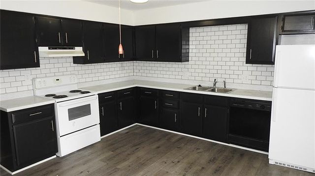 7141 STERLING Avenue, Raytown, MO 64133