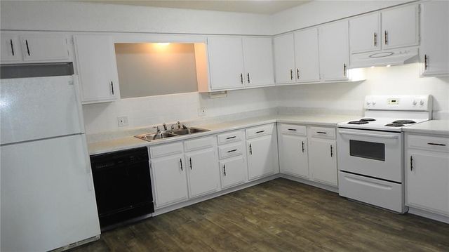 7141 STERLING Avenue, Raytown, MO 64133