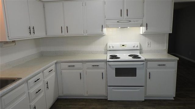 7141 STERLING Avenue, Raytown, MO 64133