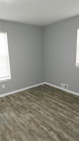 7141 STERLING Avenue, Raytown, MO 64133