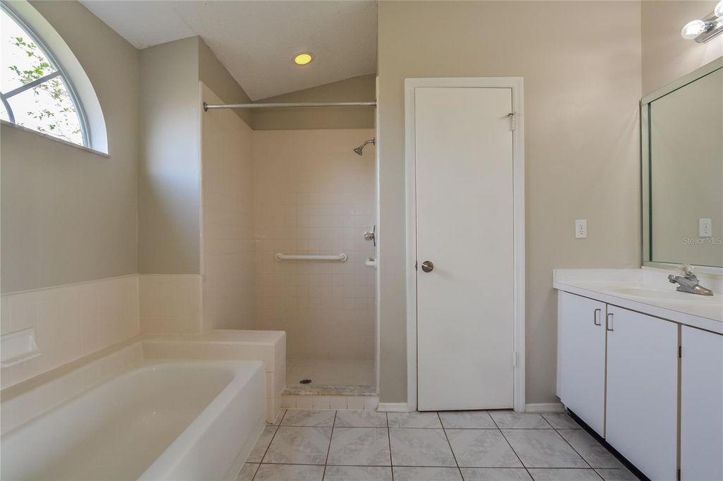 Image 13 of property listing at 1515 WOOD VIOLET DRIVE, Orlando, FL 32824