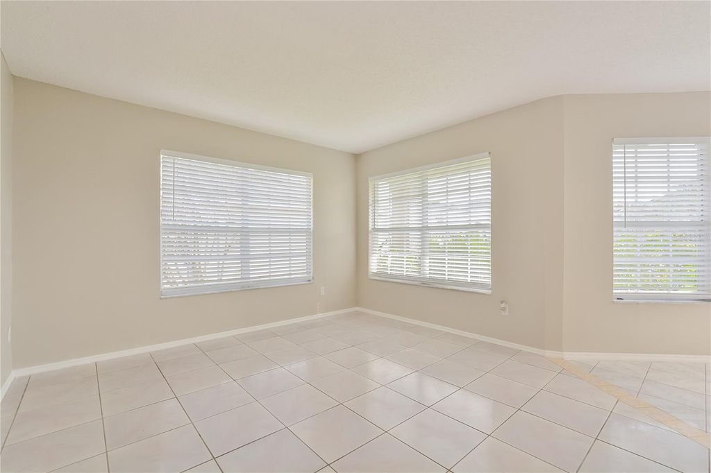 Image 4 of property listing at 1515 WOOD VIOLET DRIVE, Orlando, FL 32824
