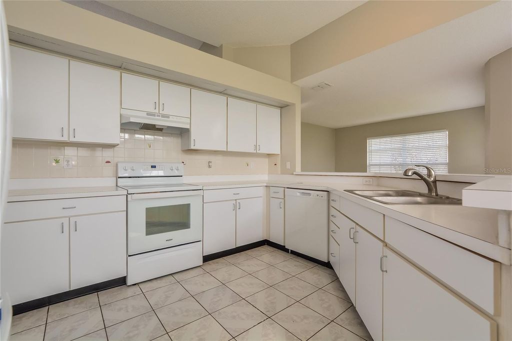 Image 7 of property listing at 1515 WOOD VIOLET DRIVE, Orlando, FL 32824