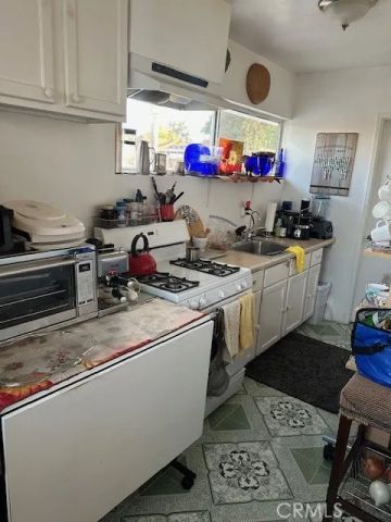 4984 E Belmont Avenue, Fresno, CA 93727