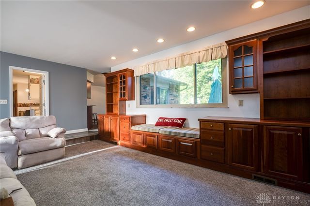 1325 De Quincy Drive, Beavercreek, OH 45434