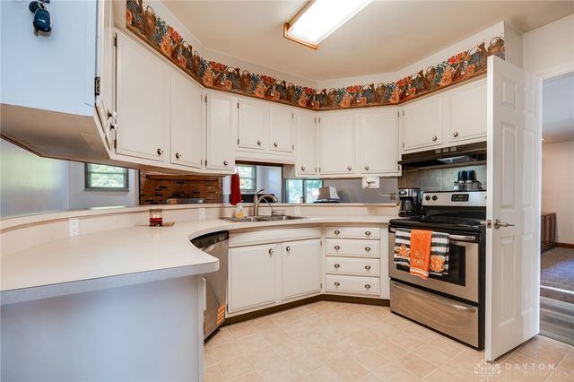 1325 De Quincy Drive, Beavercreek, OH 45434