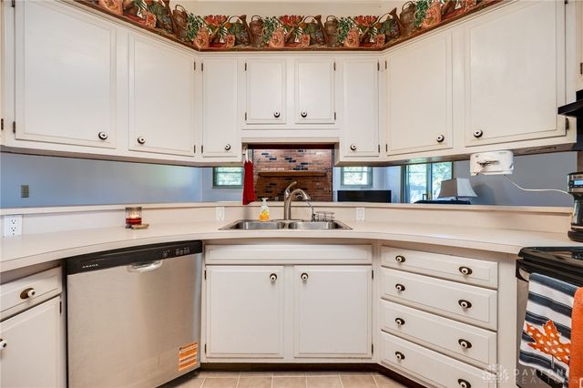 1325 De Quincy Drive, Beavercreek, OH 45434