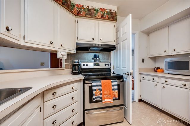 1325 De Quincy Drive, Beavercreek, OH 45434