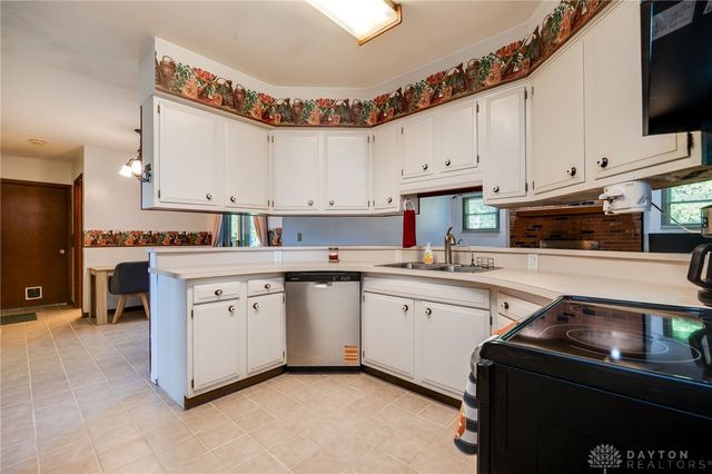 1325 De Quincy Drive, Beavercreek, OH 45434