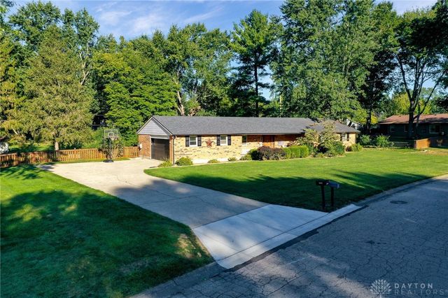 1325 De Quincy Drive, Beavercreek, OH 45434