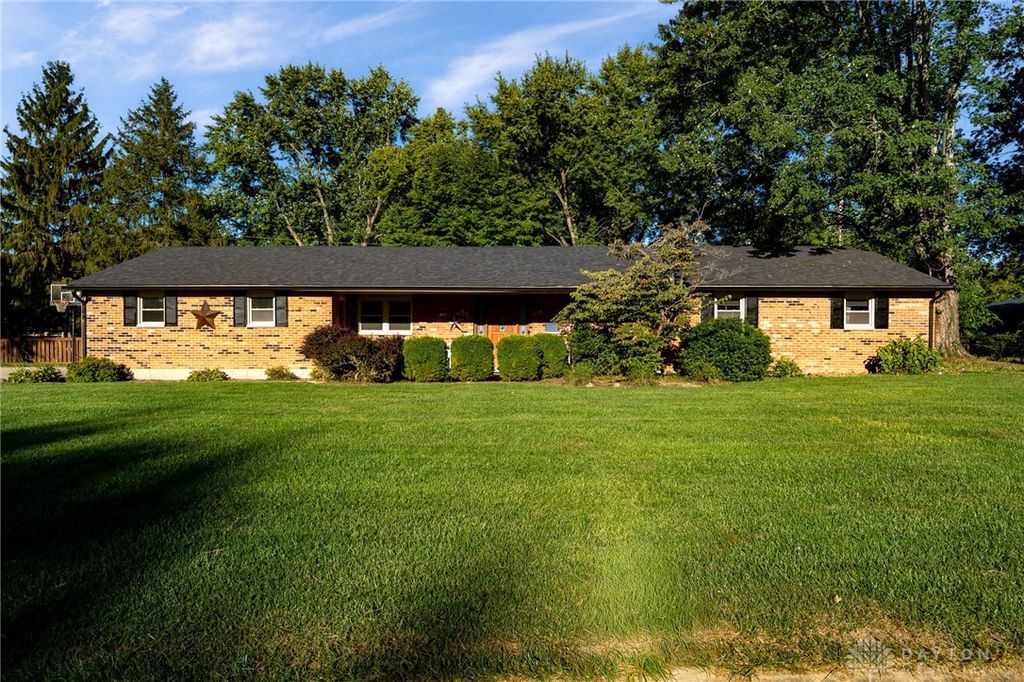 1325 De Quincy Drive, Beavercreek, OH 45434