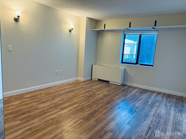 10 N Wood Avenue 314, Linden, NJ 07036