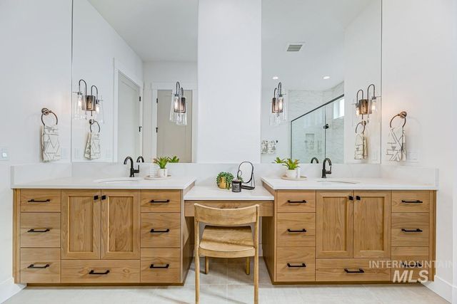 21726 Appaloosa Ave, Star, ID 83669