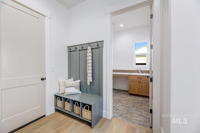 21726 Appaloosa Ave, Star, ID 83669