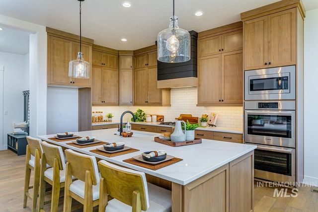 21726 Appaloosa Ave, Star, ID 83669