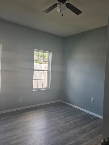203 E Ann Street, Kaufman, TX 75142