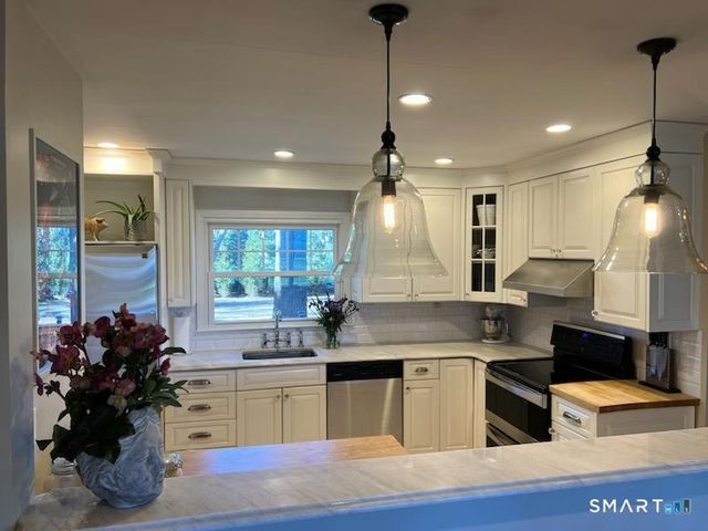 186 Schiller Road, Fairfield, CT 06825
