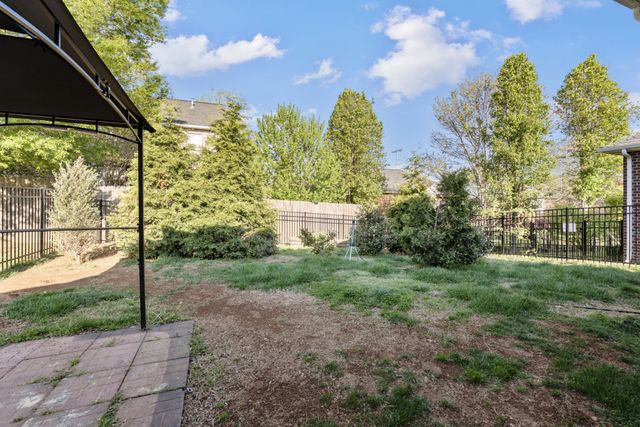 304 Indian Ridge Cir, White House, TN 37188