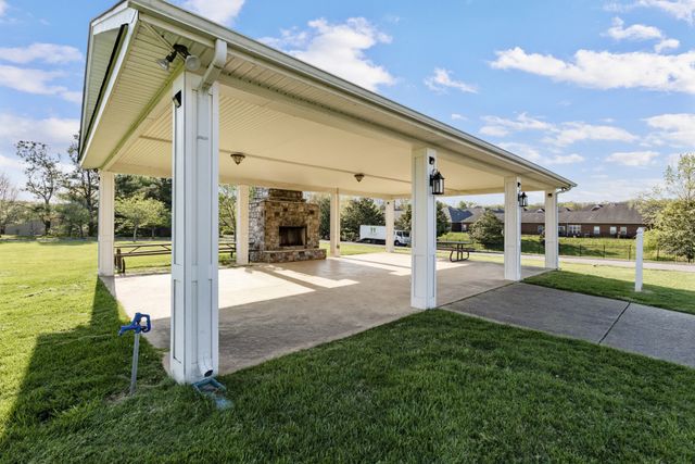 304 Indian Ridge Cir, White House, TN 37188