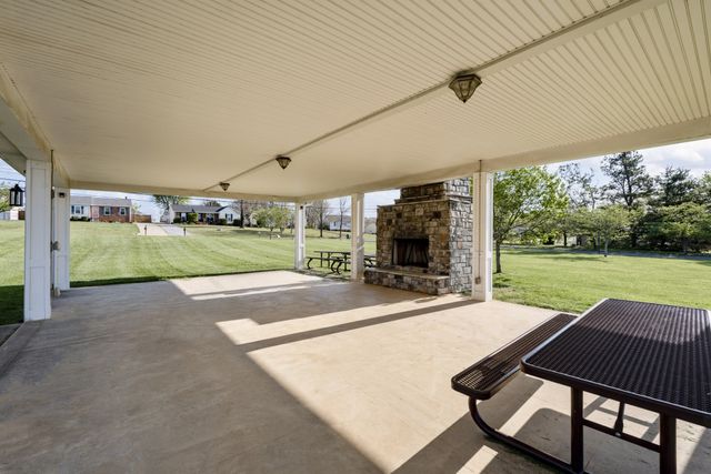 304 Indian Ridge Cir, White House, TN 37188
