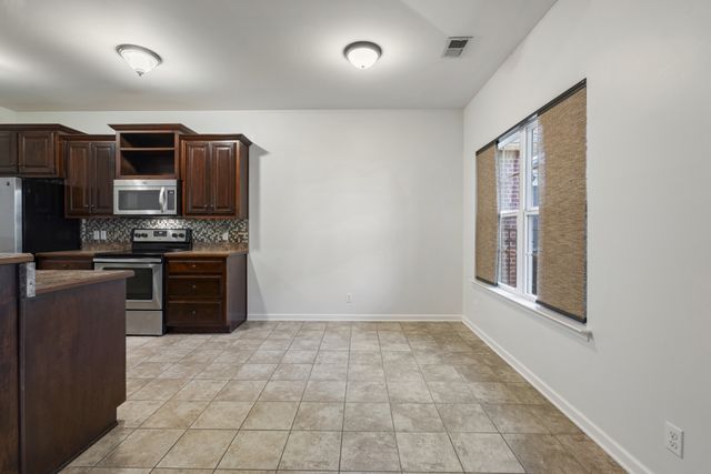 304 Indian Ridge Cir, White House, TN 37188