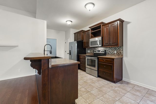 304 Indian Ridge Cir, White House, TN 37188