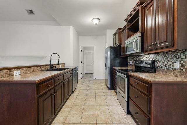 304 Indian Ridge Cir, White House, TN 37188