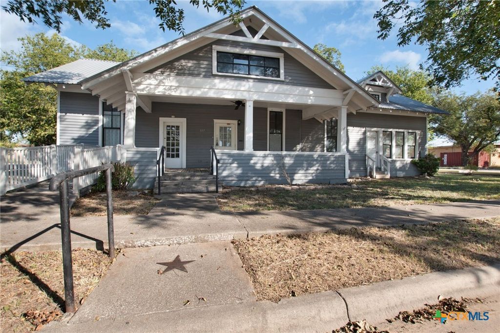 107 W 5th Street, Lampasas, TX 76550