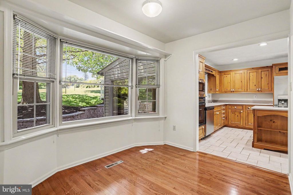 Image 10 of property listing at 2870 TRAVIS CT, York, PA 17403