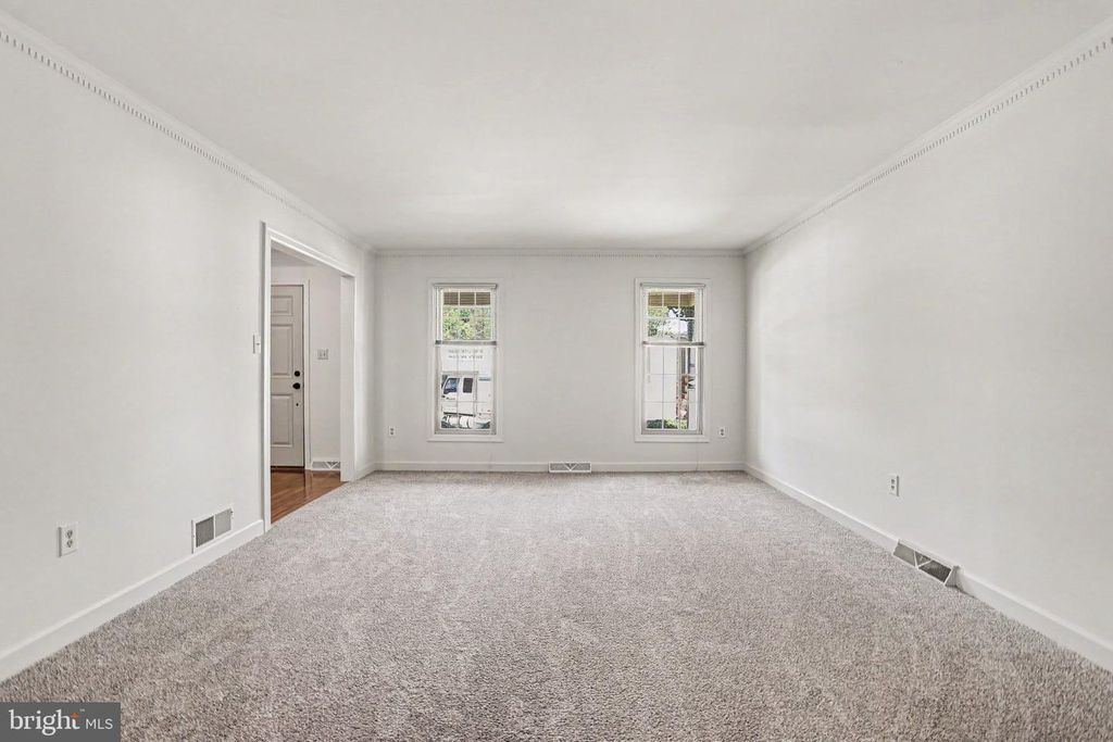 Image 12 of property listing at 2870 TRAVIS CT, York, PA 17403