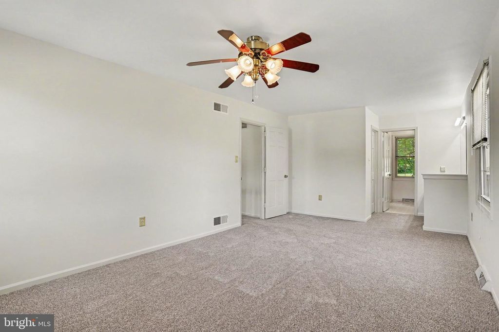 Image 17 of property listing at 2870 TRAVIS CT, York, PA 17403
