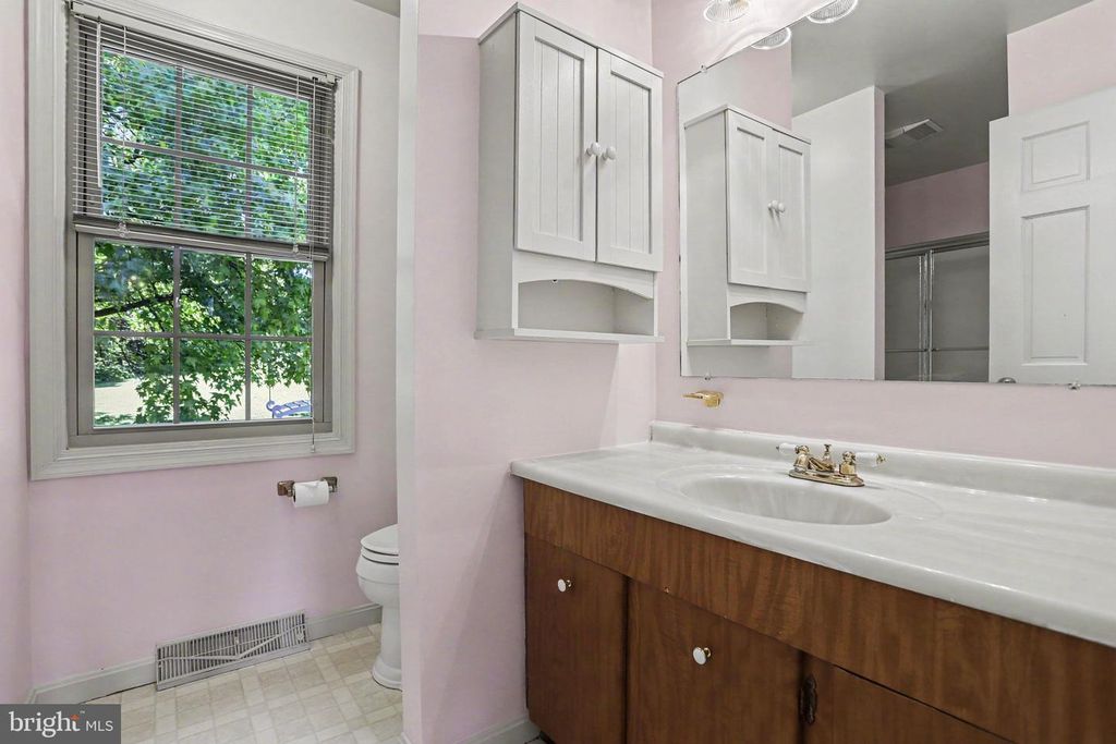 Image 18 of property listing at 2870 TRAVIS CT, York, PA 17403