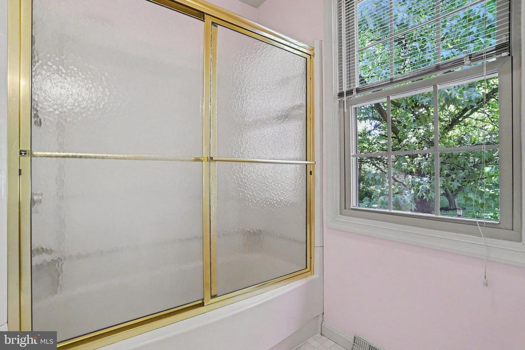 Image 19 of property listing at 2870 TRAVIS CT, York, PA 17403