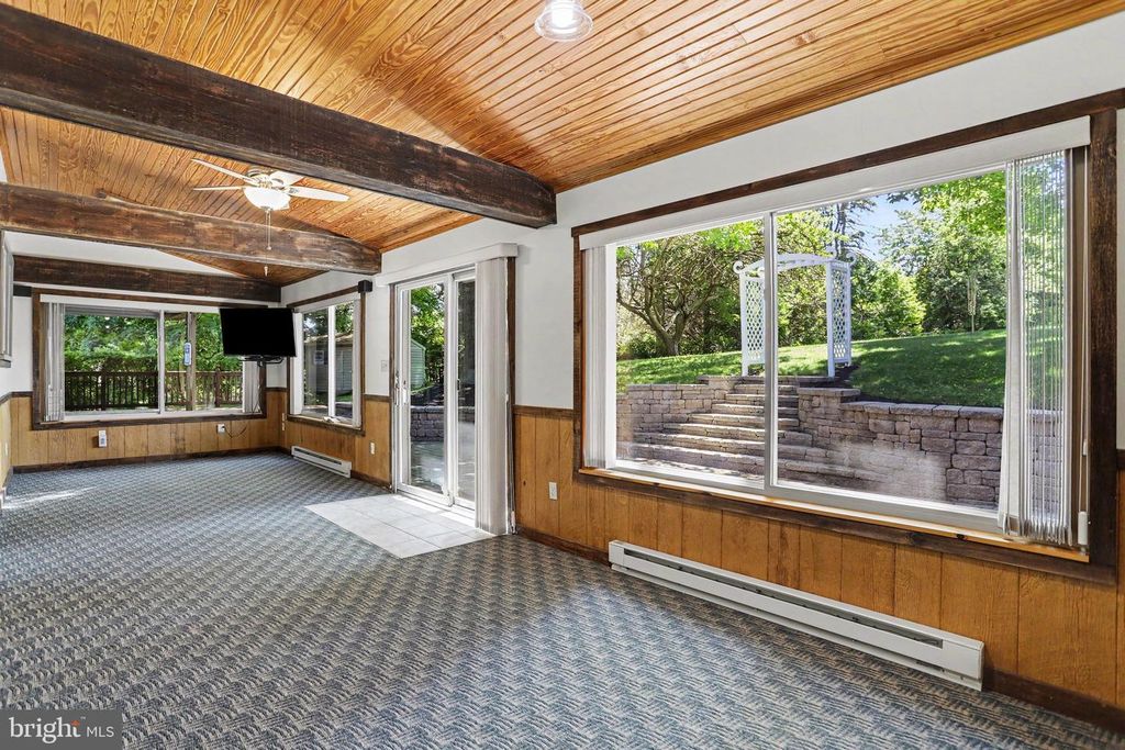 Image 27 of property listing at 2870 TRAVIS CT, York, PA 17403
