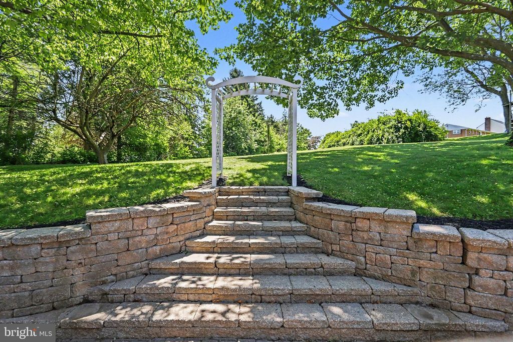 Image 32 of property listing at 2870 TRAVIS CT, York, PA 17403