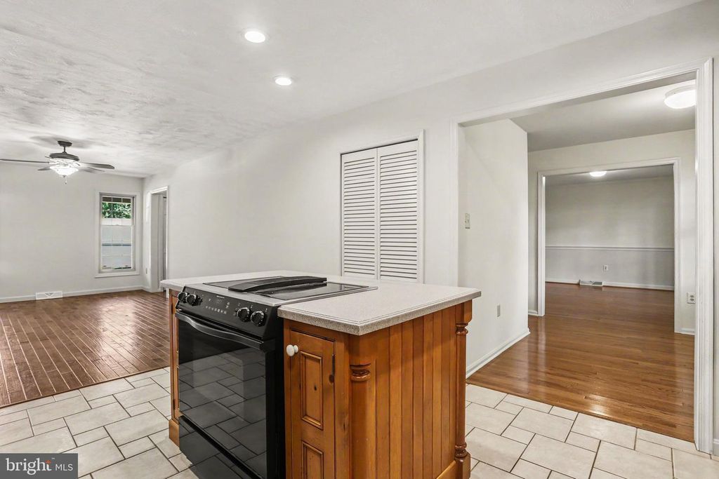 Image 5 of property listing at 2870 TRAVIS CT, York, PA 17403
