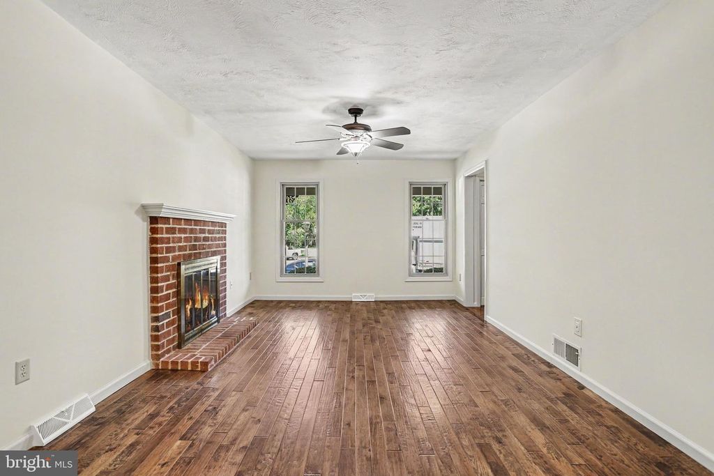 Image 7 of property listing at 2870 TRAVIS CT, York, PA 17403