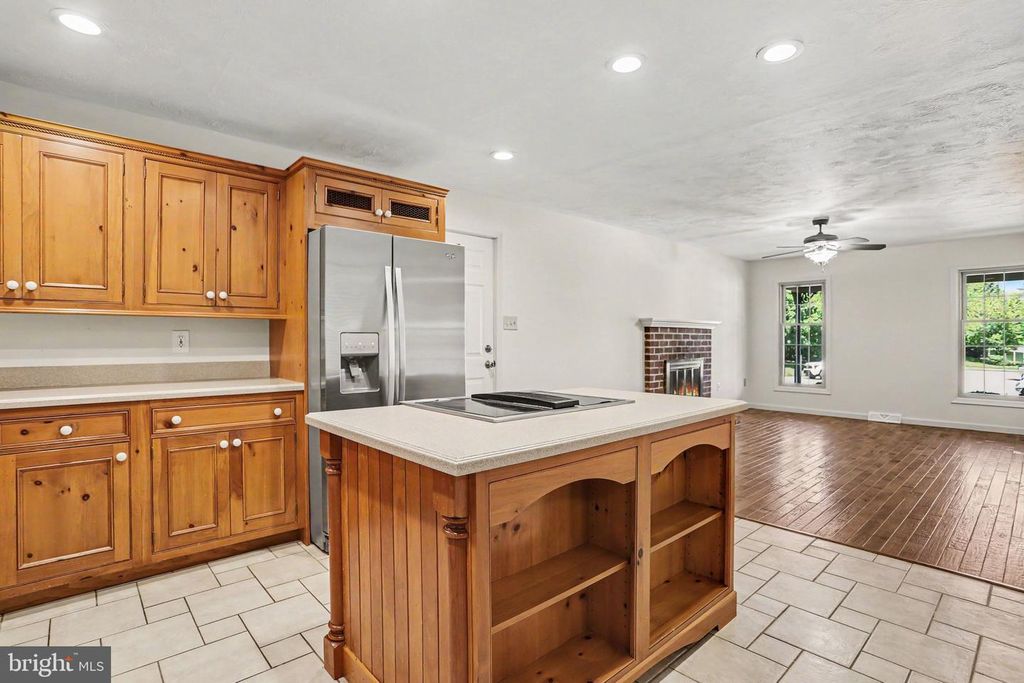 Image 9 of property listing at 2870 TRAVIS CT, York, PA 17403