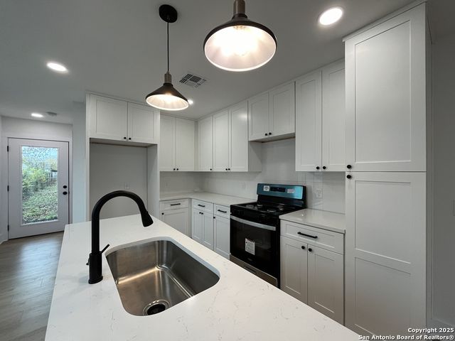 2239 Burnet, San Antonio, TX 78202