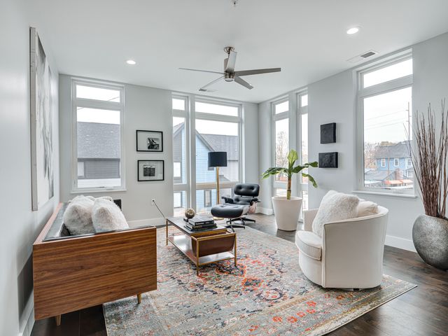 319 E 16th Street 202, Indianapolis, IN 46202