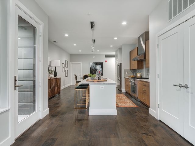 319 E 16th Street 202, Indianapolis, IN 46202