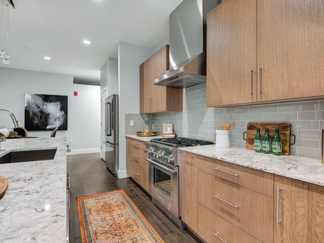 319 E 16th Street 202, Indianapolis, IN 46202