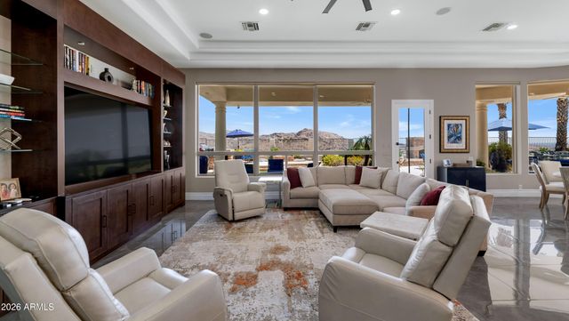 15645 S 7TH Street, Phoenix, AZ 85048