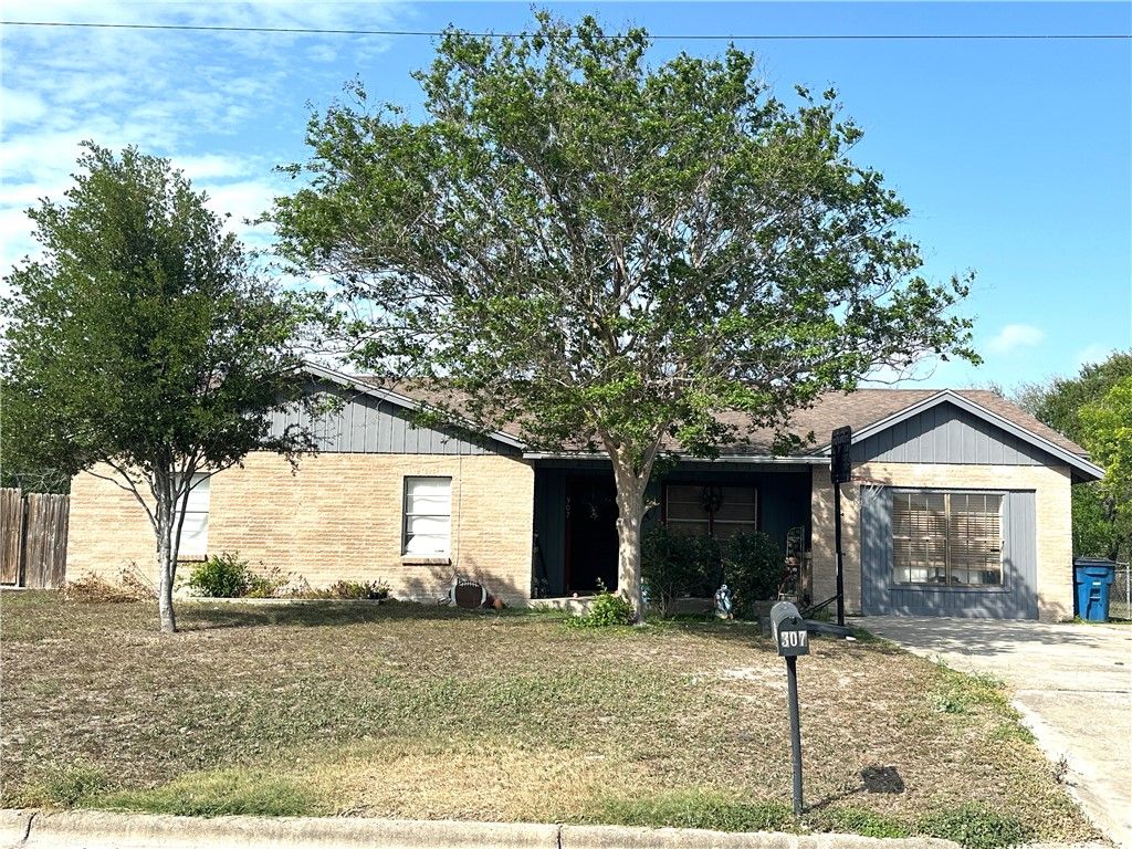307 Bullard, Odem, TX 78370