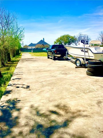 3804 20th Street N, Texas City, TX 77590
