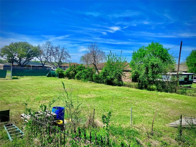 3804 20th Street N, Texas City, TX 77590