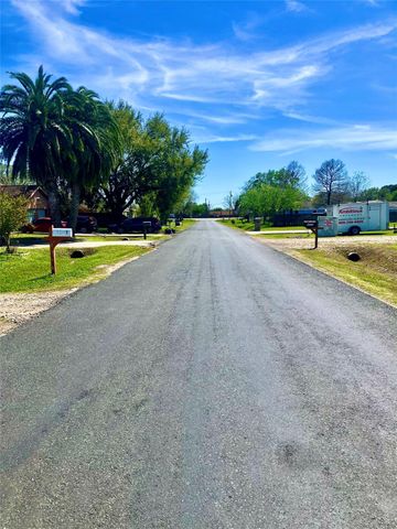 3804 20th Street N, Texas City, TX 77590