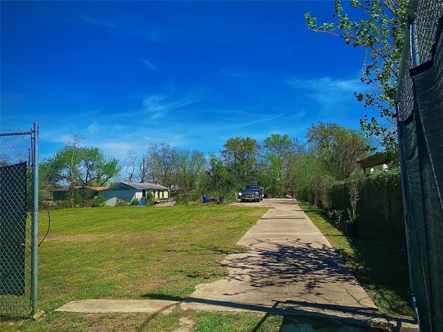 3804 20th Street N, Texas City, TX 77590