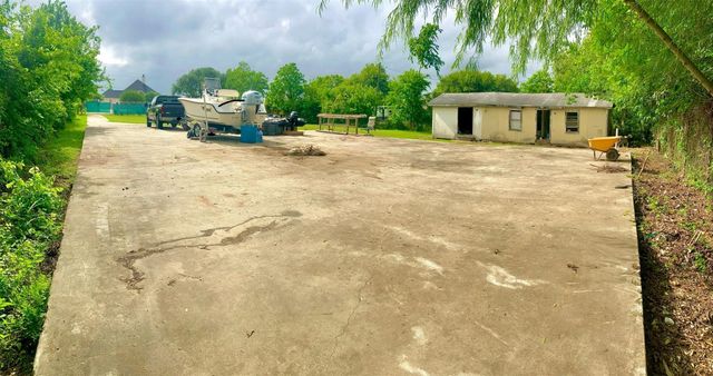 3804 20th Street N, Texas City, TX 77590