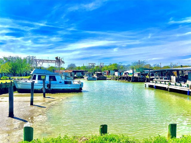 3804 20th Street N, Texas City, TX 77590